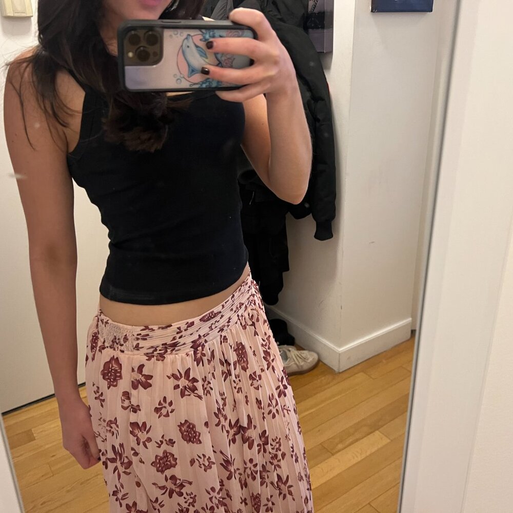 WD-NY pink skirt with adorable floral design. So cute for the spring. - Picture 4 of 6